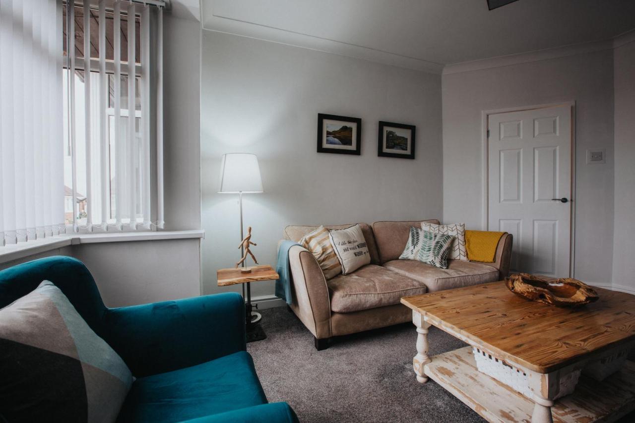 Hillside House - 2 Bedrooms Parking Wi-Fi Hospital 블랙풀 외부 사진
