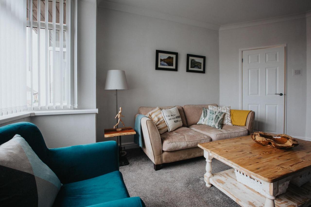 Hillside House - 2 Bedrooms Parking Wi-Fi Hospital 블랙풀 외부 사진