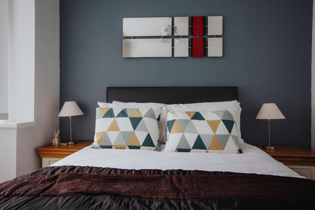 Hillside House - 2 Bedrooms Parking Wi-Fi Hospital 블랙풀 외부 사진