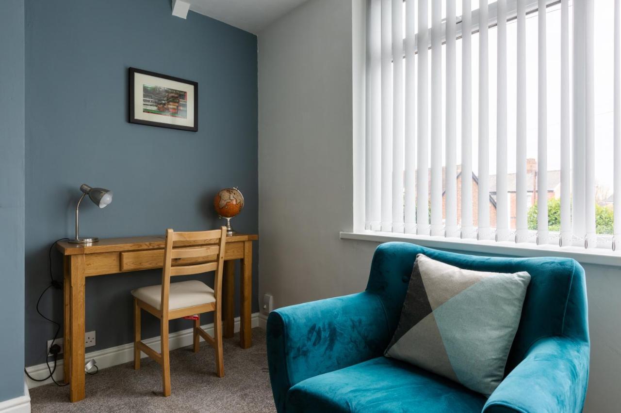Hillside House - 2 Bedrooms Parking Wi-Fi Hospital 블랙풀 외부 사진