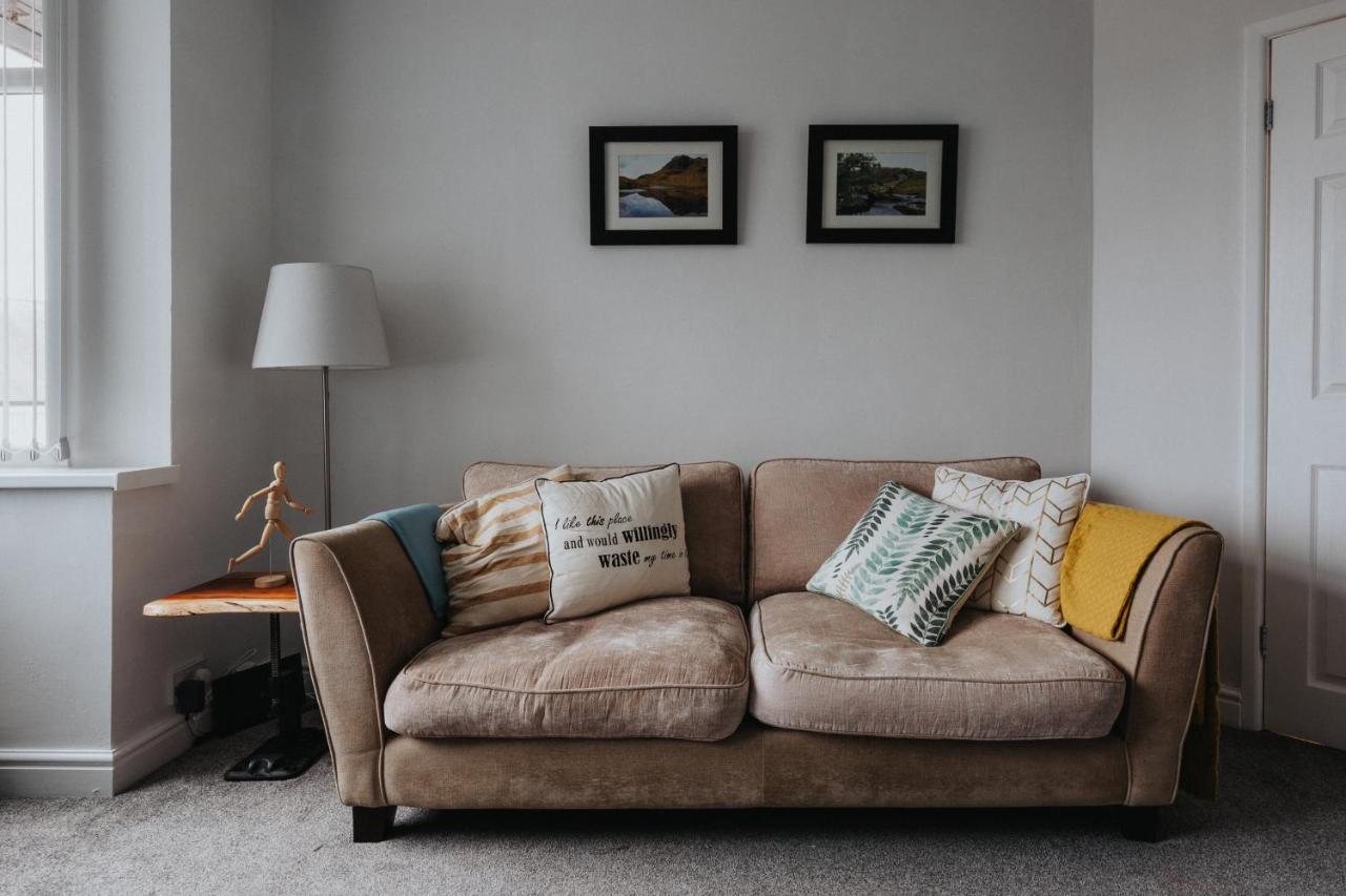 Hillside House - 2 Bedrooms Parking Wi-Fi Hospital 블랙풀 외부 사진
