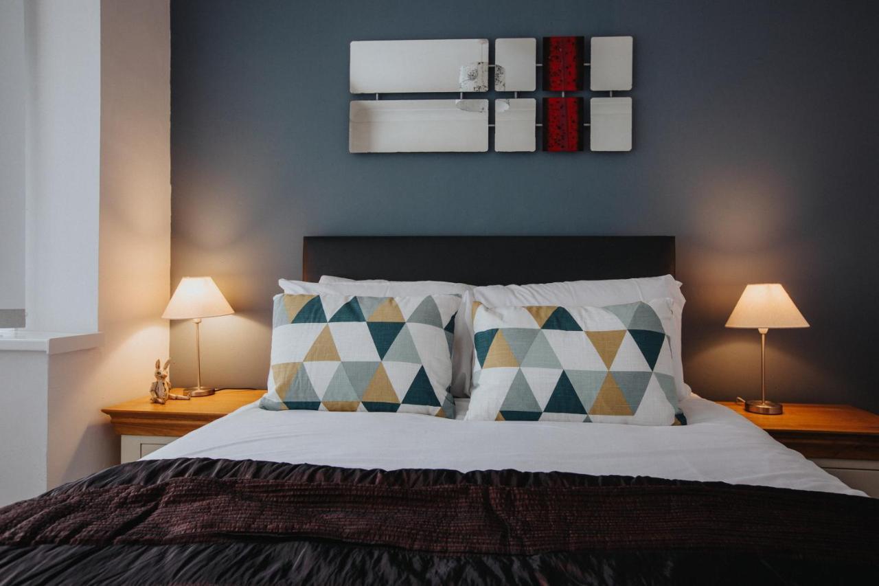 Hillside House - 2 Bedrooms Parking Wi-Fi Hospital 블랙풀 외부 사진
