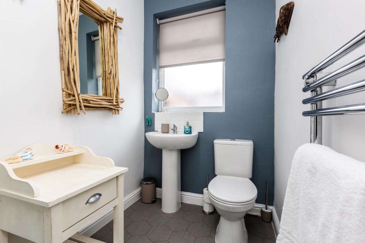 Hillside House - 2 Bedrooms Parking Wi-Fi Hospital 블랙풀 외부 사진